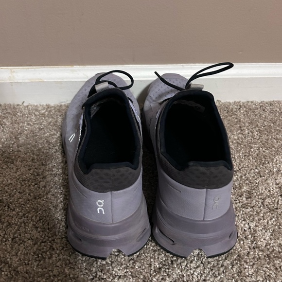On Running Ultracloud Purple Shoes - Picture 3 of 4